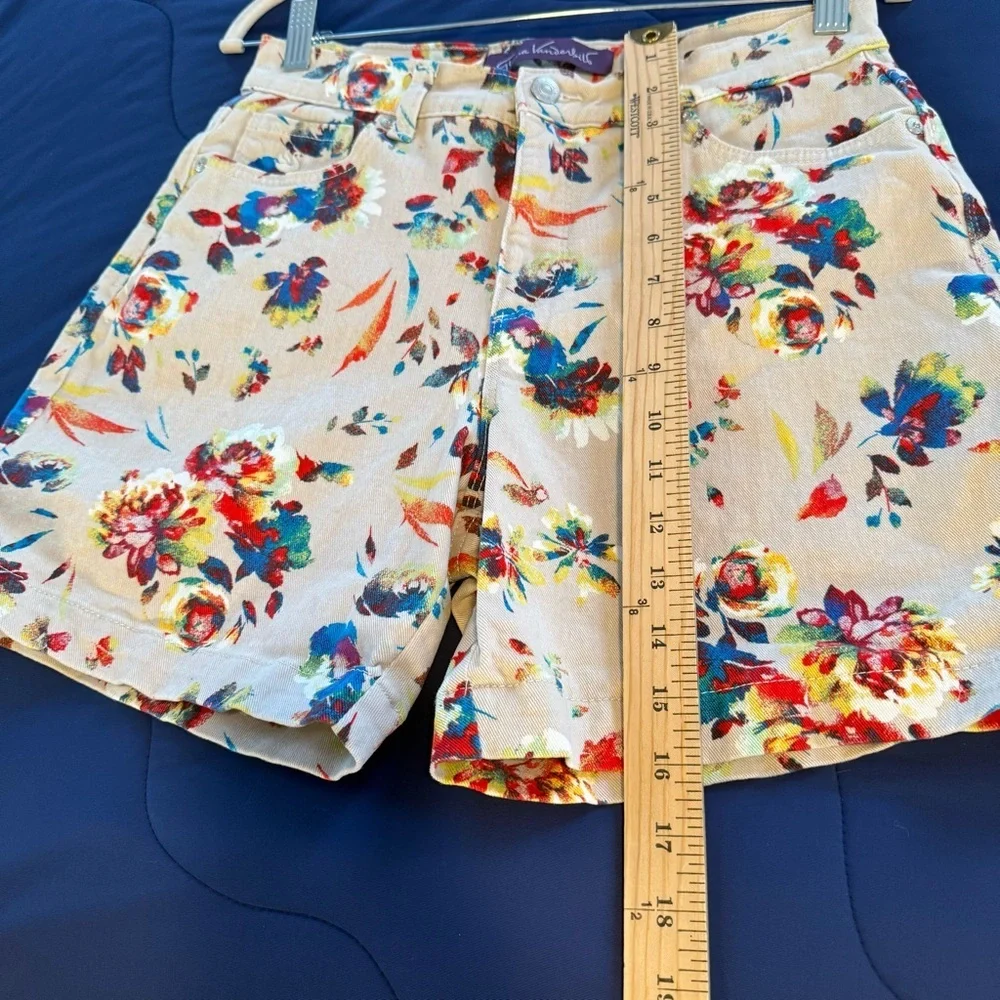 Gloria Vanderbilt Vintage Floral Beige Women's Shorts, Size 6